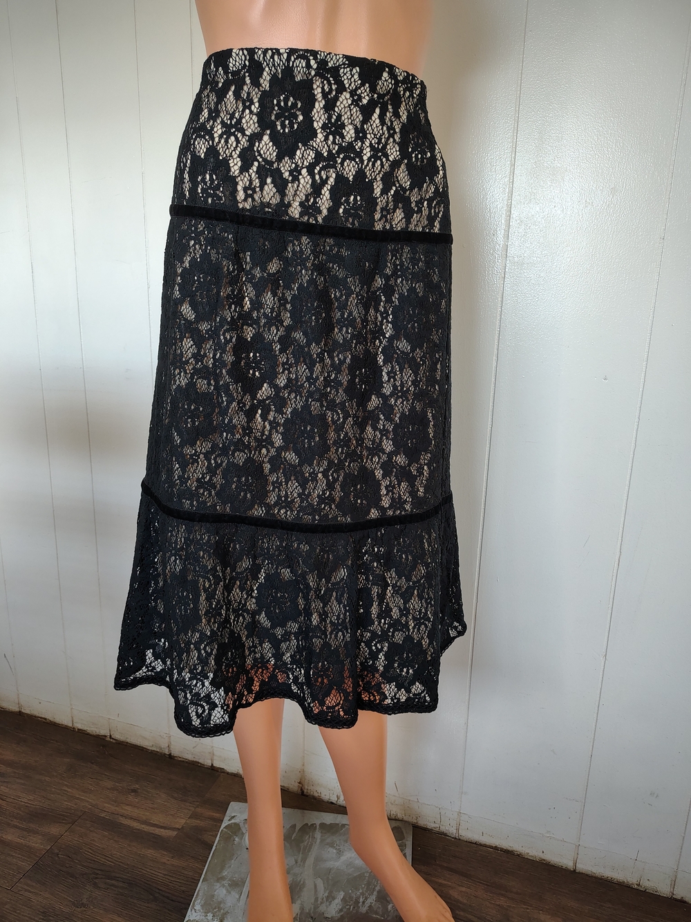 New York & Company Black Lace Overlay Midi Skirt - Elegant Women's Skirt Size M.